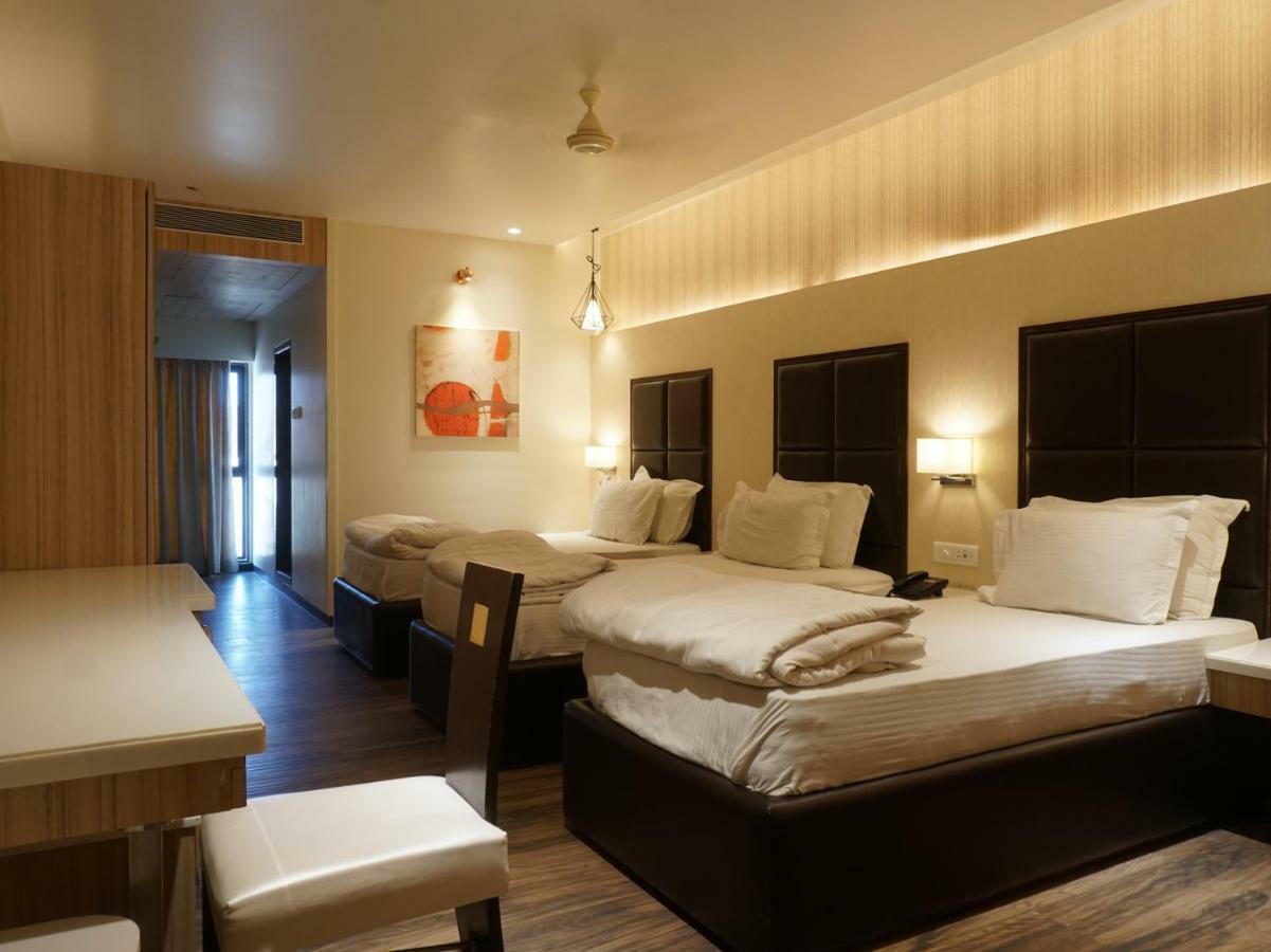 Palette Four Seasons Recreation Resort Jālgaon Exterior foto