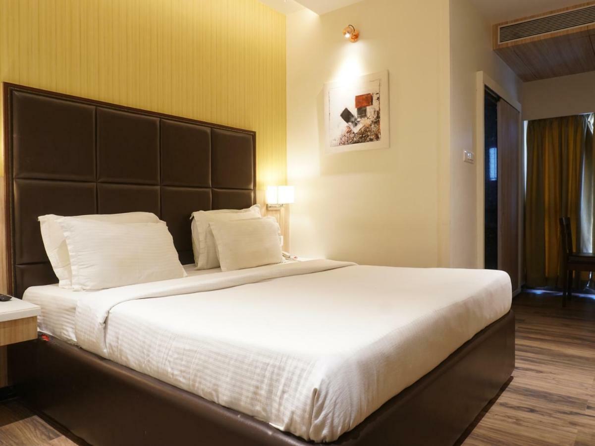 Palette Four Seasons Recreation Resort Jālgaon Exterior foto