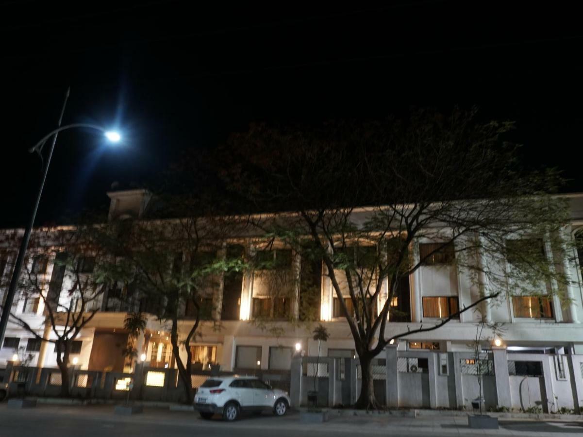 Palette Four Seasons Recreation Resort Jālgaon Exterior foto