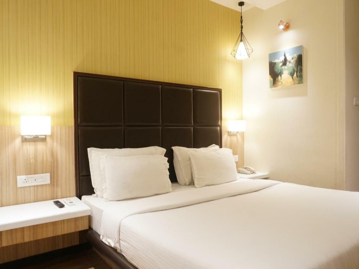 Palette Four Seasons Recreation Resort Jālgaon Exterior foto
