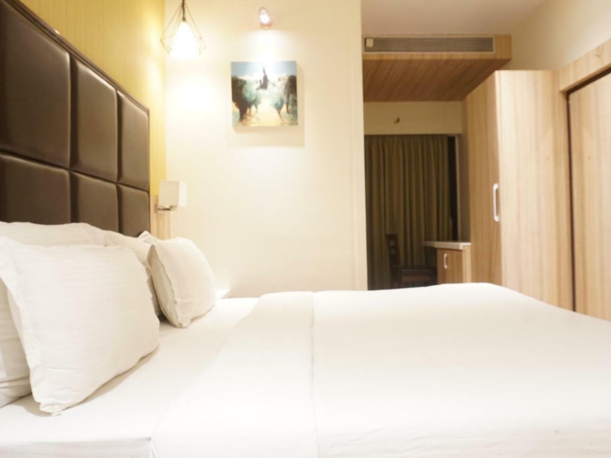 Palette Four Seasons Recreation Resort Jālgaon Exterior foto