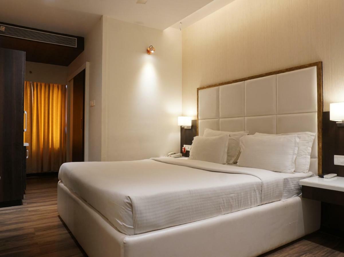 Palette Four Seasons Recreation Resort Jālgaon Exterior foto