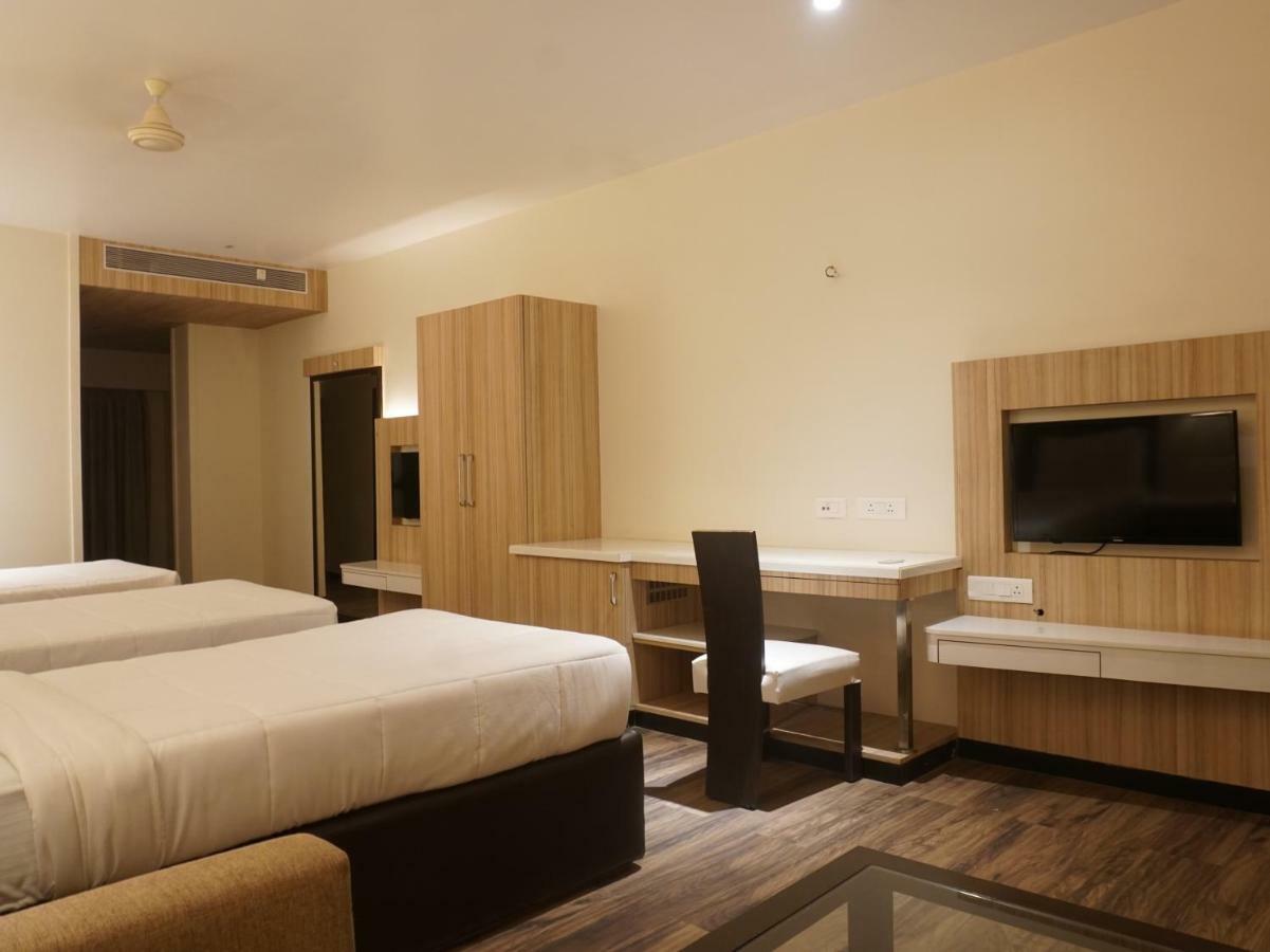 Palette Four Seasons Recreation Resort Jālgaon Exterior foto