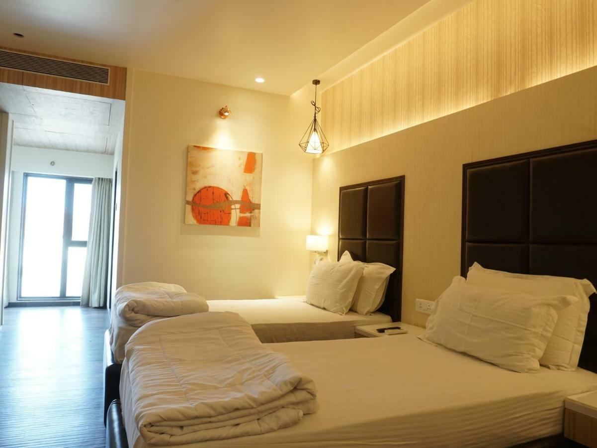 Palette Four Seasons Recreation Resort Jālgaon Exterior foto
