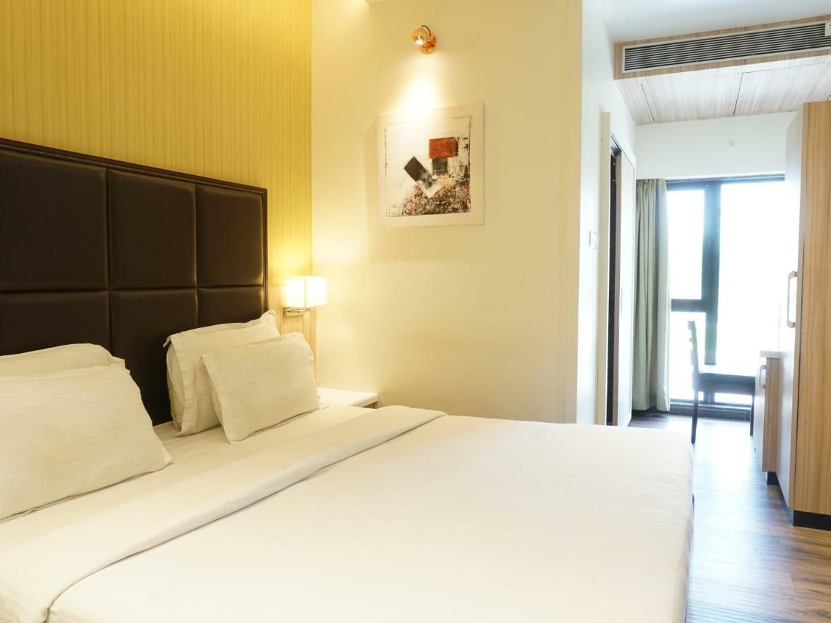 Palette Four Seasons Recreation Resort Jālgaon Exterior foto