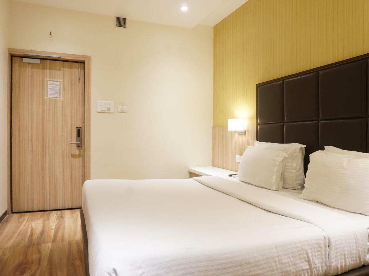 Palette Four Seasons Recreation Resort Jālgaon Exterior foto