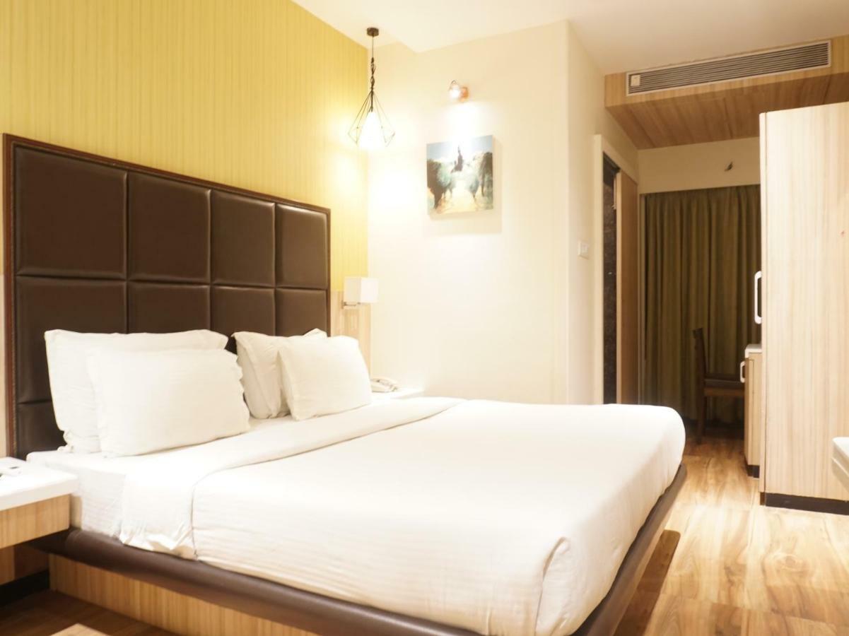 Palette Four Seasons Recreation Resort Jālgaon Exterior foto