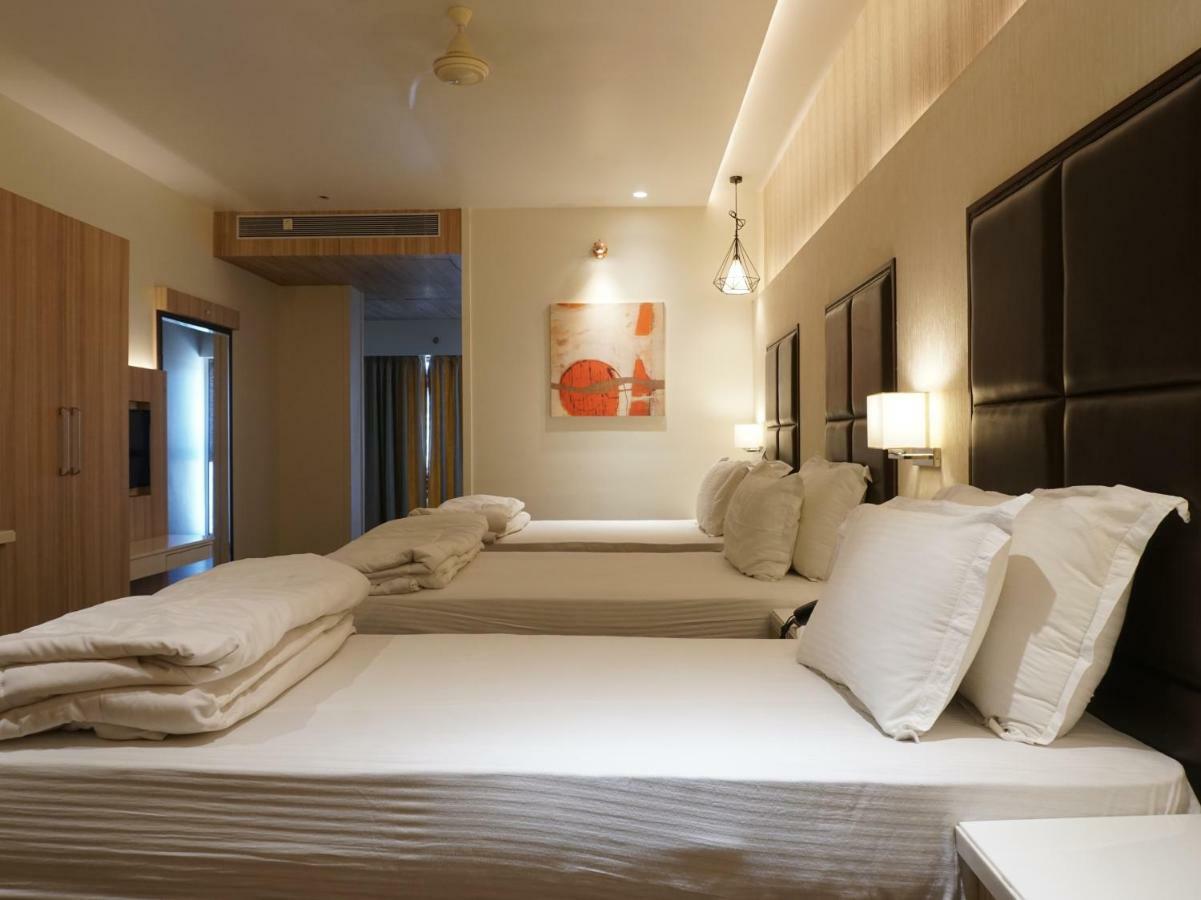 Palette Four Seasons Recreation Resort Jālgaon Exterior foto