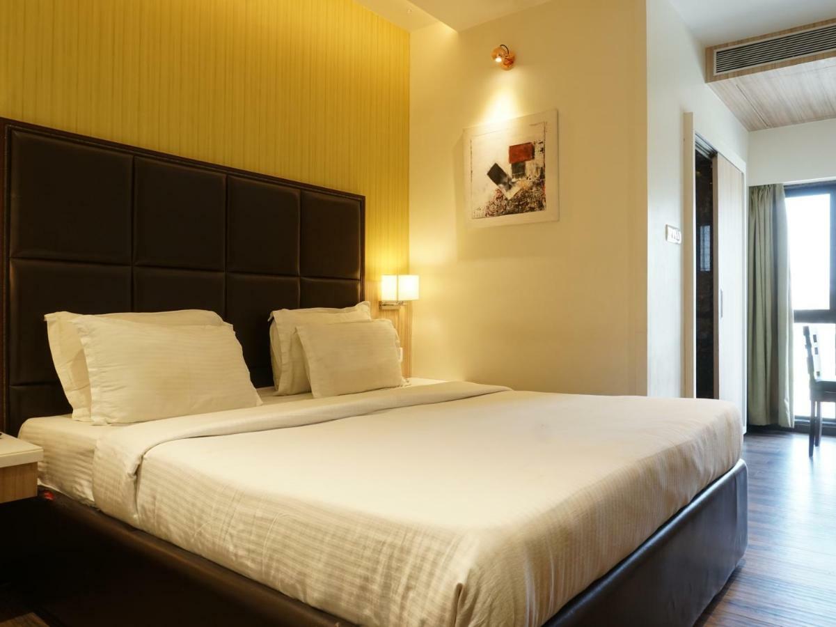 Palette Four Seasons Recreation Resort Jālgaon Exterior foto