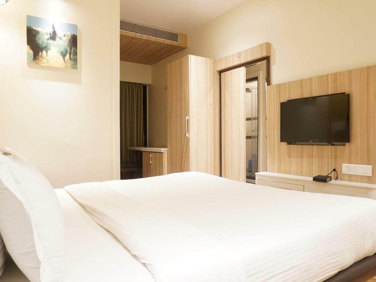 Palette Four Seasons Recreation Resort Jālgaon Exterior foto