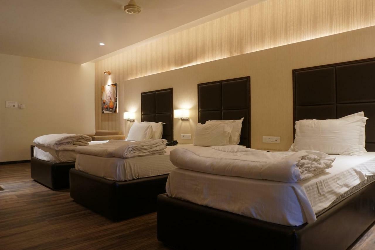 Palette Four Seasons Recreation Resort Jālgaon Exterior foto