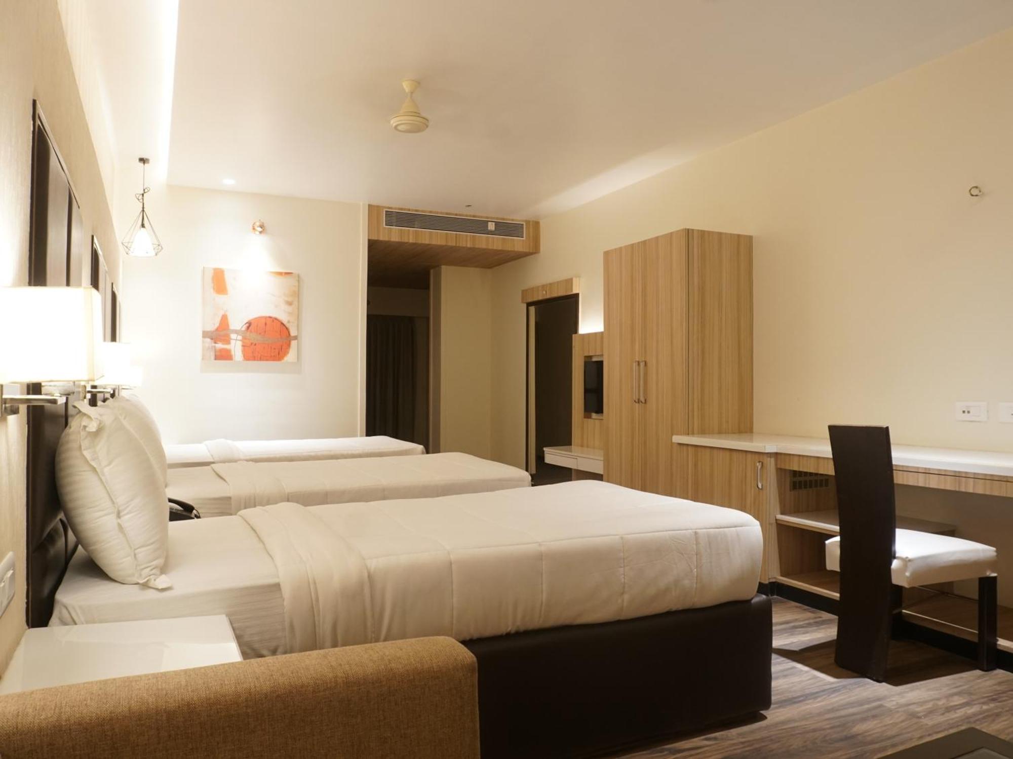 Palette Four Seasons Recreation Resort Jālgaon Exterior foto