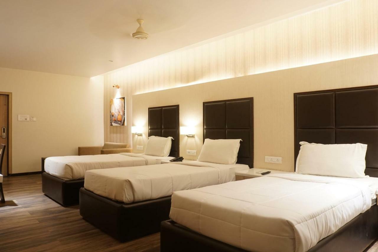 Palette Four Seasons Recreation Resort Jālgaon Exterior foto