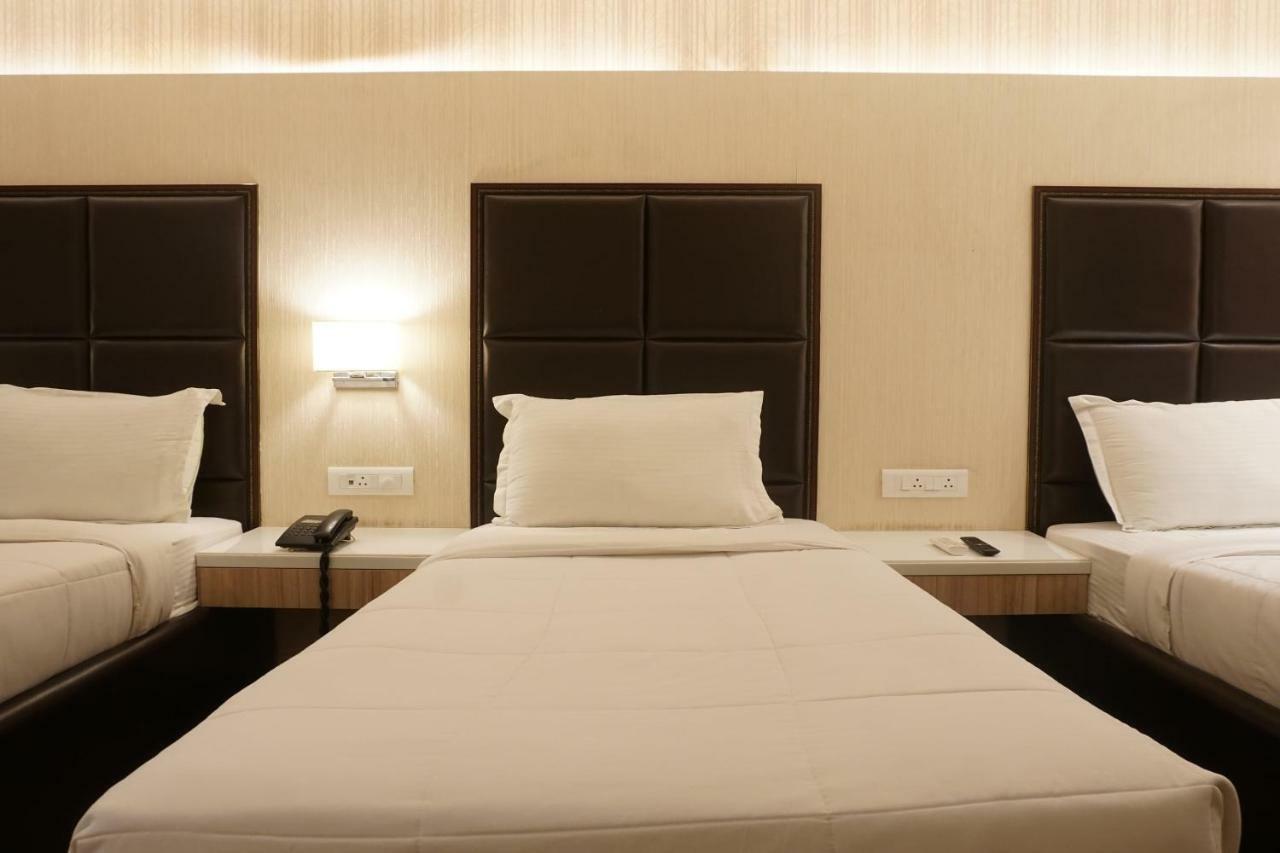 Palette Four Seasons Recreation Resort Jālgaon Exterior foto