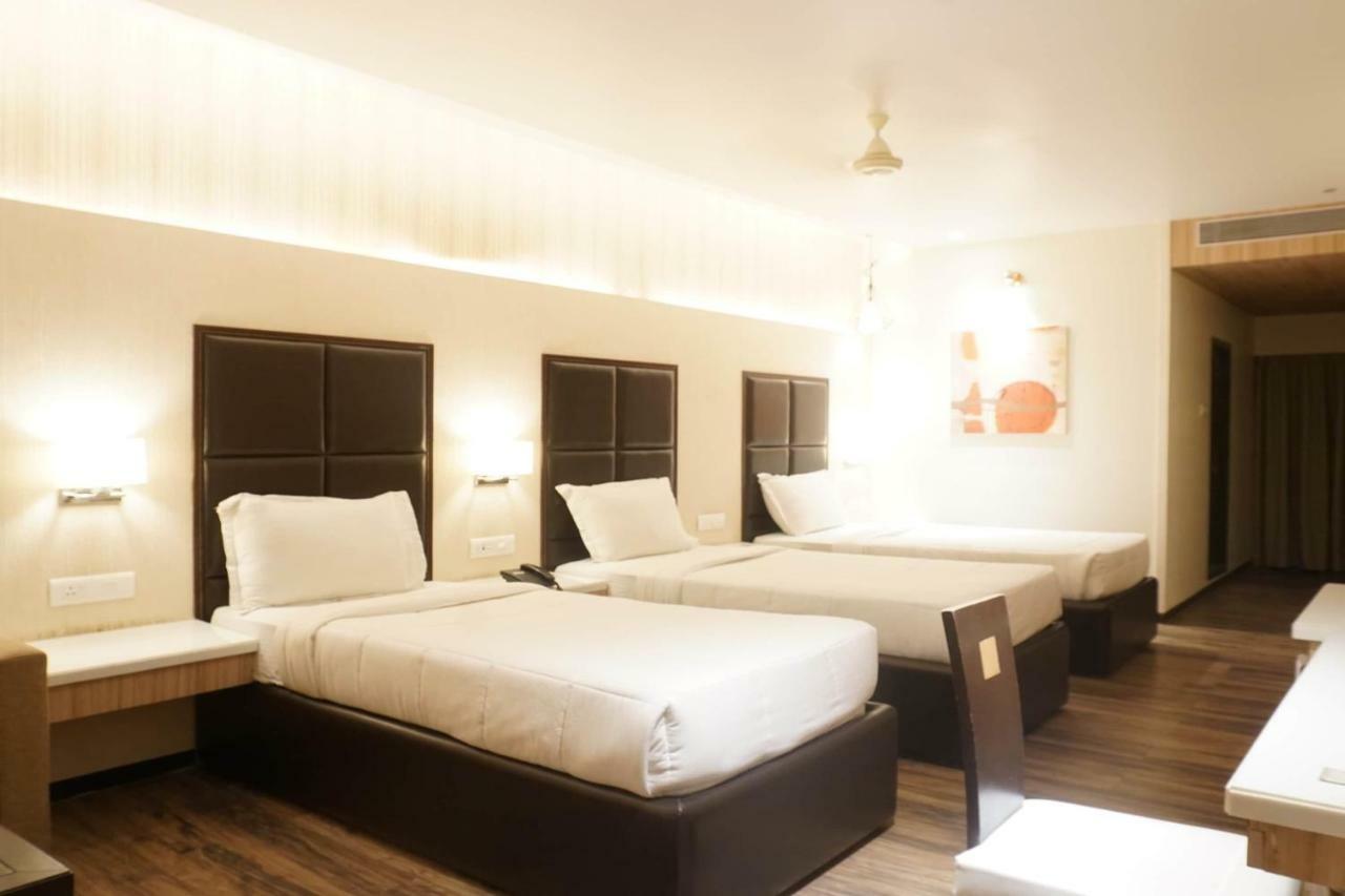 Palette Four Seasons Recreation Resort Jālgaon Exterior foto
