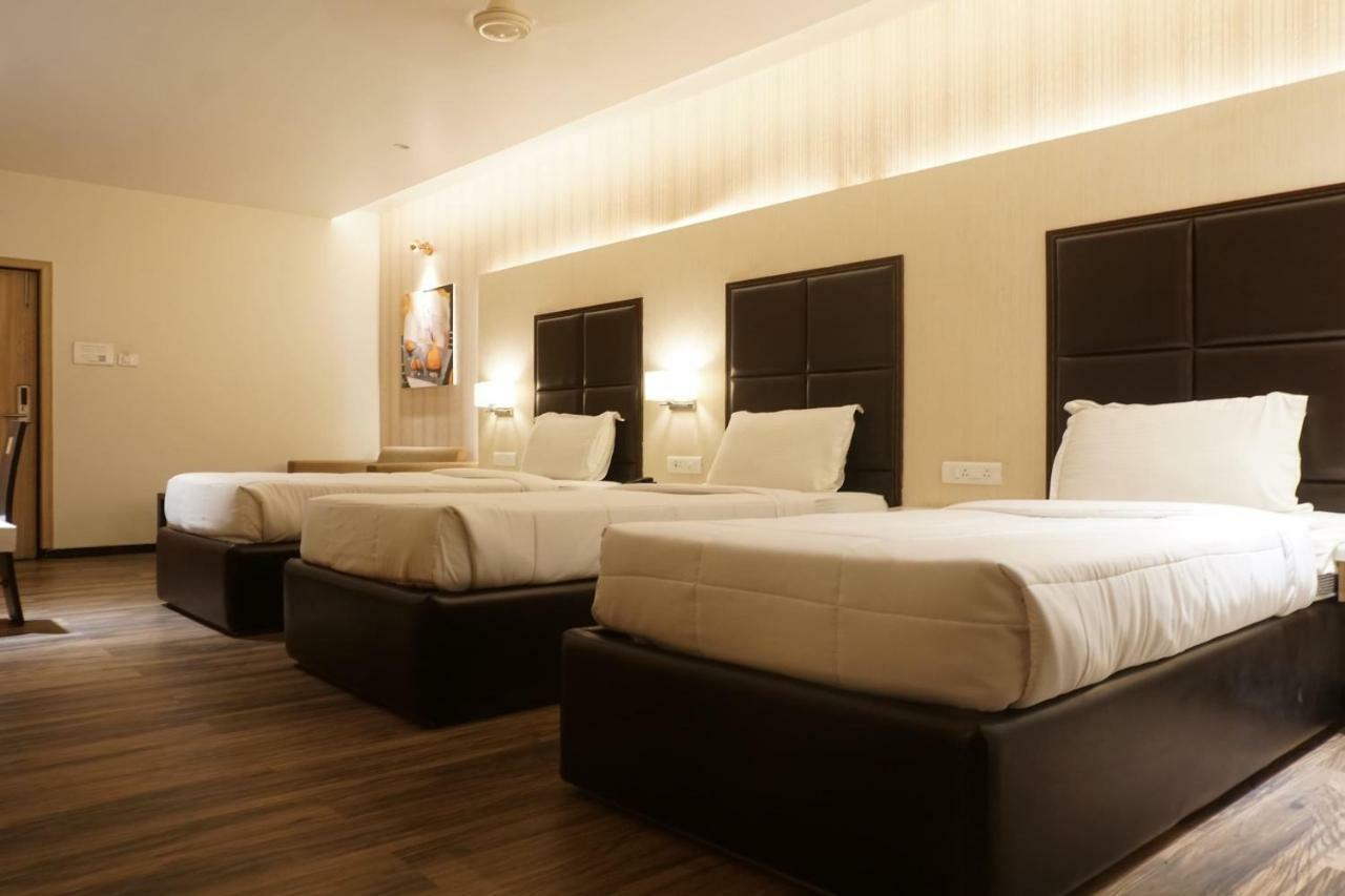 Palette Four Seasons Recreation Resort Jālgaon Exterior foto